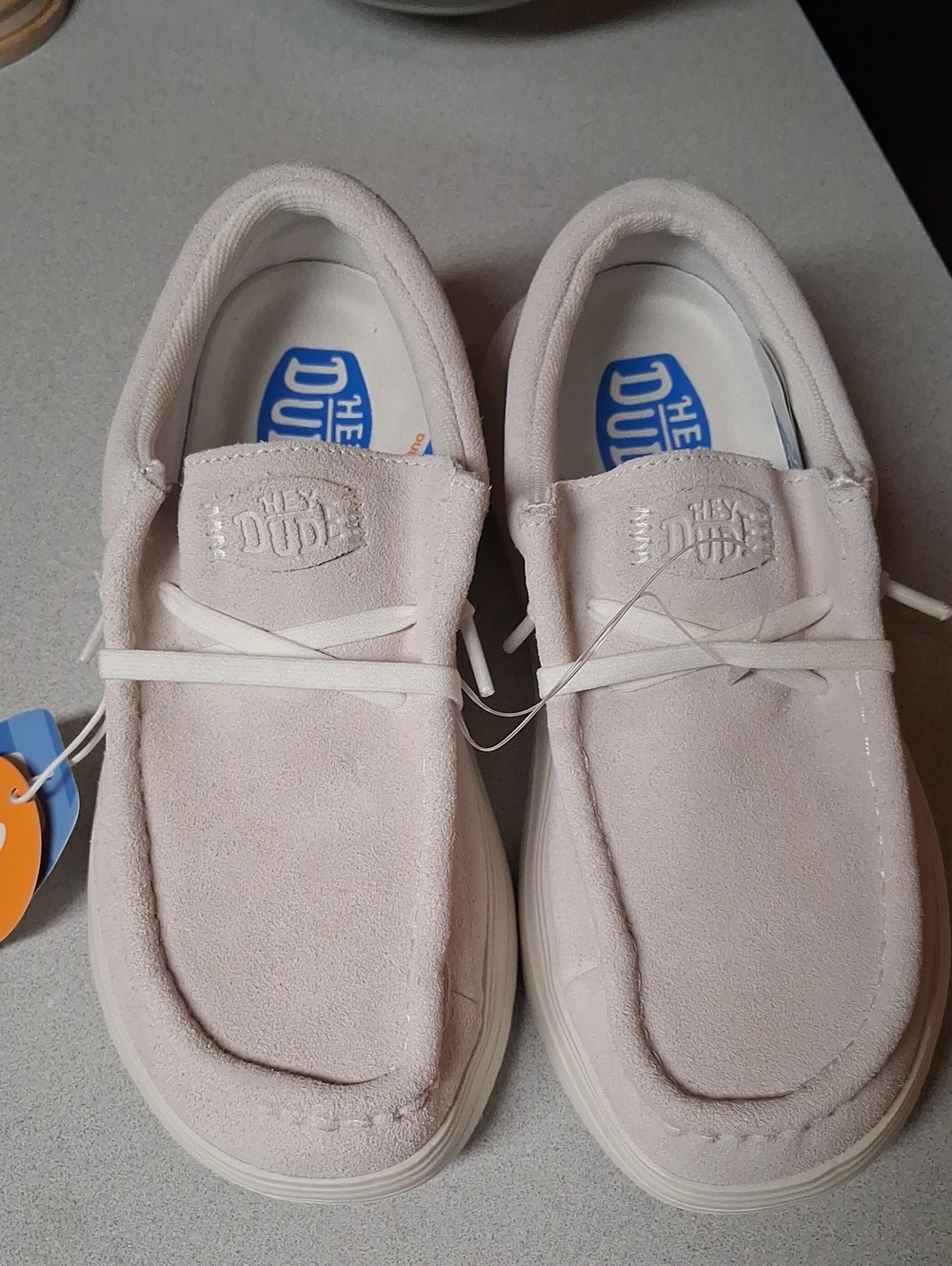 BNWT WOMENS HEY DUDE WENDY COMF SUEDE IVORY SLIP ON SNEAKER SIZE 7